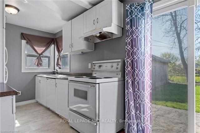 70 Chetwood St, House detached with 2 bedrooms, 1 bathrooms and 1 parking in St. Catharines ON | Image 10