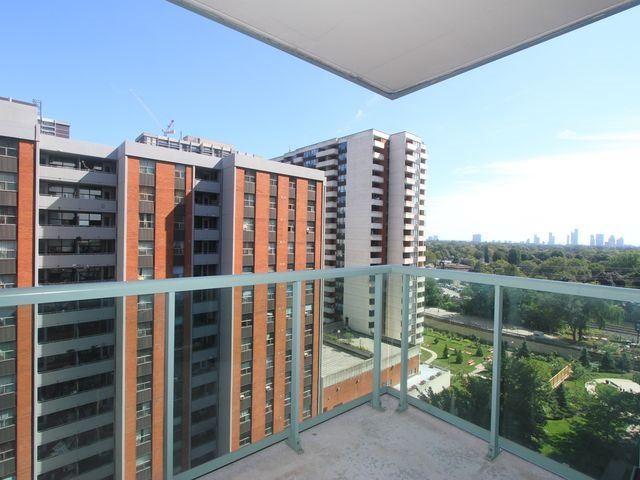 1003 - 7 Michael Power Pl, Condo with 2 bedrooms, 2 bathrooms and 1 parking in Toronto ON | Image 11
