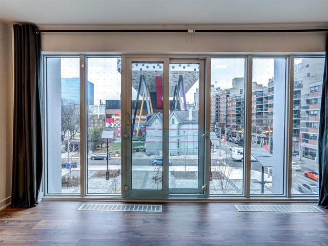 404 - 50 Mccaul St, Condo with 2 bedrooms, 1 bathrooms and 0 parking in Toronto ON | Image 3