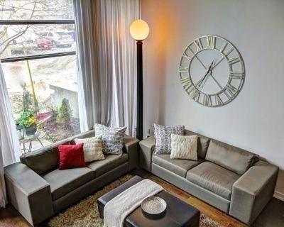 th3 - 10 Morrison St, Townhouse with 2 bedrooms, 3 bathrooms and 1 parking in Toronto ON | Image 2