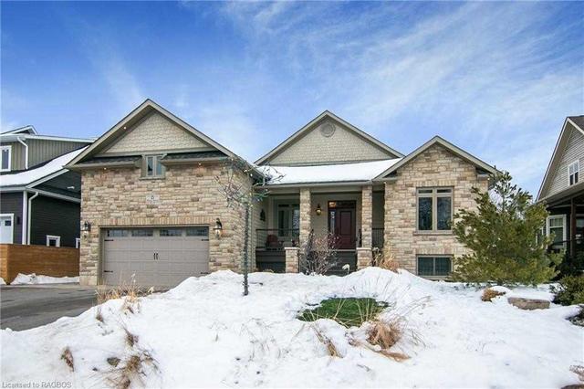 81 Mary St, House detached with 3 bedrooms, 3 bathrooms and 8 parking in Collingwood ON | Image 1