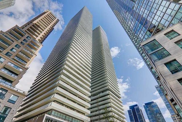 4009 - 50 Charles St E, Condo with 2 bedrooms, 1 bathrooms and 0 parking in Toronto ON | Image 1