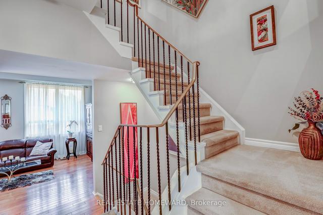 17 Poplar Cres, Townhouse with 3 bedrooms, 2 bathrooms and 3 parking in Aurora ON | Image 11