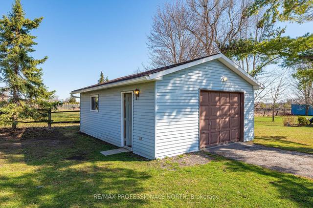 2030 Victoria St, House detached with 3 bedrooms, 2 bathrooms and 9 parking in Innisfil ON | Image 32