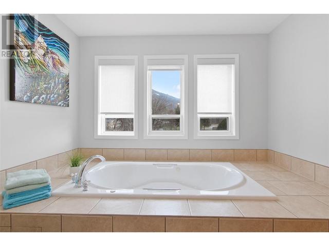 704 Moss Street, House detached with 5 bedrooms, 3 bathrooms and 6 parking in Revelstoke BC | Image 32