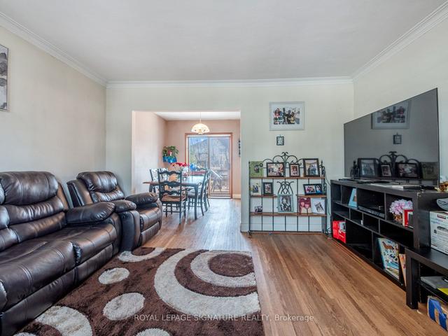 303 Bogert Ave, House detached with 4 bedrooms, 2 bathrooms and 3 parking in Toronto ON | Image 3