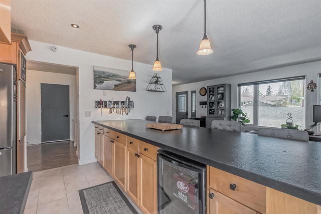 655 Queen Charlotte Drive Se, House detached with 3 bedrooms, 3 bathrooms and 4 parking in Calgary AB | Image 2