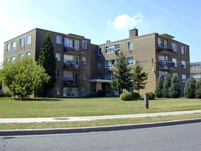 302 - 57 Neptune Dr, Condo with 2 bedrooms, 1 bathrooms and null parking in Toronto ON | Image 1