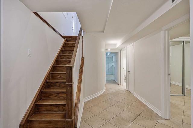 293 Ruggles Ave, House detached with 2 bedrooms, 3 bathrooms and 6 parking in Richmond Hill ON | Image 19