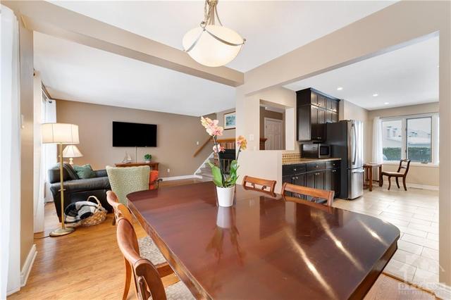 1597 Lunenberg Crescent, House detached with 3 bedrooms, 3 bathrooms and 6 parking in Ottawa ON | Image 10