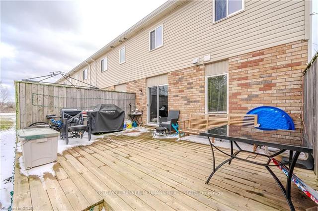 7 - 365 Watson Pkwy N, Townhouse with 3 bedrooms, 4 bathrooms and 2 parking in Guelph ON | Image 27