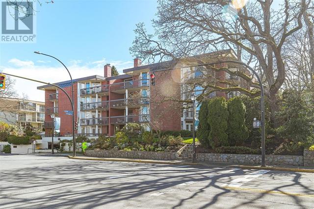107 - 2119 Oak Bay Ave, Condo with 2 bedrooms, 2 bathrooms and 1 parking in Oak Bay BC | Image 1