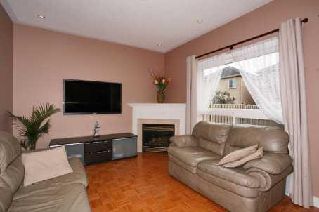 1066 Cumming Blvd, House semidetached with 3 bedrooms, 4 bathrooms and 2 parking in Milton ON | Image 5