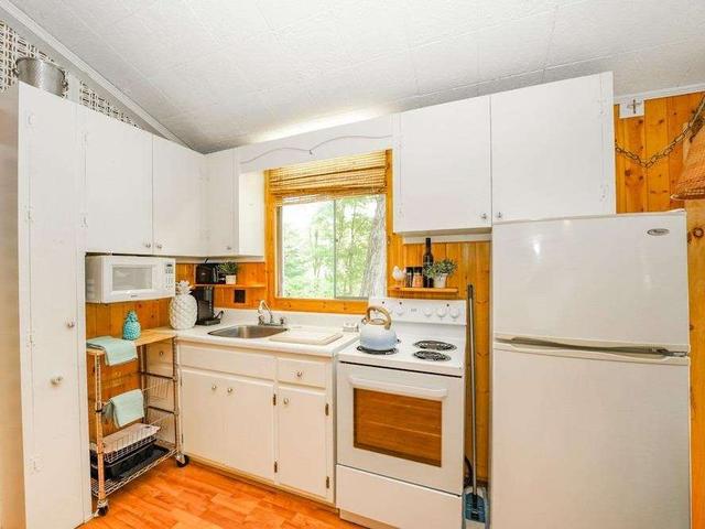 1338 Bob Lake Rd, House detached with 2 bedrooms, 1 bathrooms and 3 parking in Minden Hills ON | Image 4