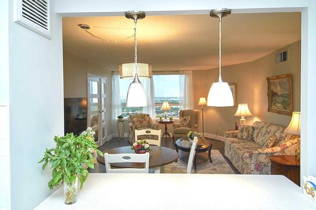 1905 - 1300 Bloor St, Condo with 1 bedrooms, 1 bathrooms and 1 parking in Mississauga ON | Image 3