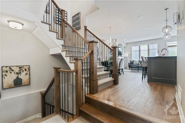 707 Maverick Crescent, Townhouse with 3 bedrooms, 3 bathrooms and 2 parking in Ottawa ON | Image 5