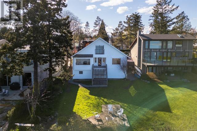 10393 Allbay Rd, House detached with 4 bedrooms, 2 bathrooms and 2 parking in Sidney BC | Image 9
