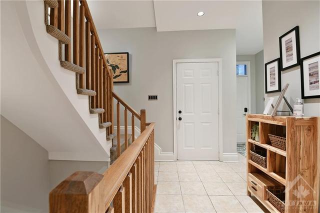 110 Springhurst Avenue, Townhouse with 3 bedrooms, 3 bathrooms and 3 parking in Ottawa ON | Image 4