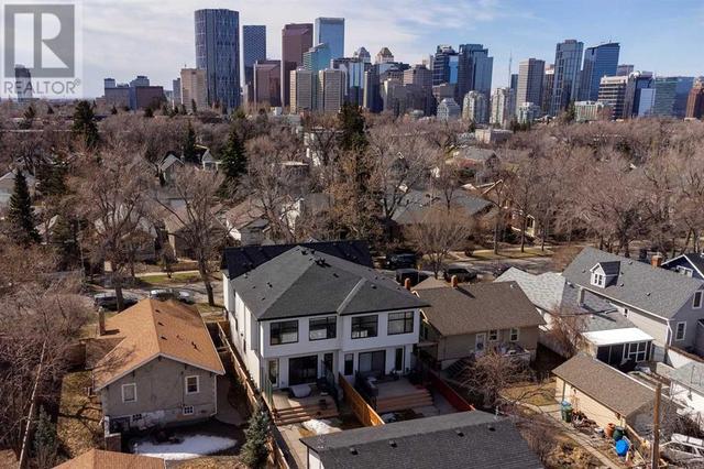 224 8 Avenue Ne, House semidetached with 4 bedrooms, 3 bathrooms and 2 parking in Calgary AB | Image 2