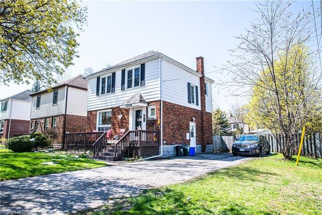 5623 Lowell Avenue, House detached with 3 bedrooms, 2 bathrooms and null parking in Niagara Falls ON | Image 2