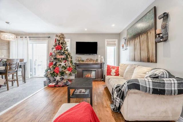 110 Diana Way, House detached with 2 bedrooms, 3 bathrooms and 4 parking in Barrie ON | Image 4