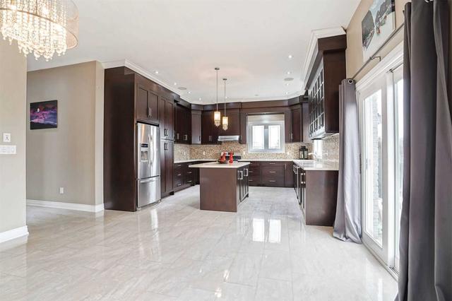 7536 Redstone Rd, House detached with 5 bedrooms, 6 bathrooms and 8 parking in Mississauga ON | Image 2