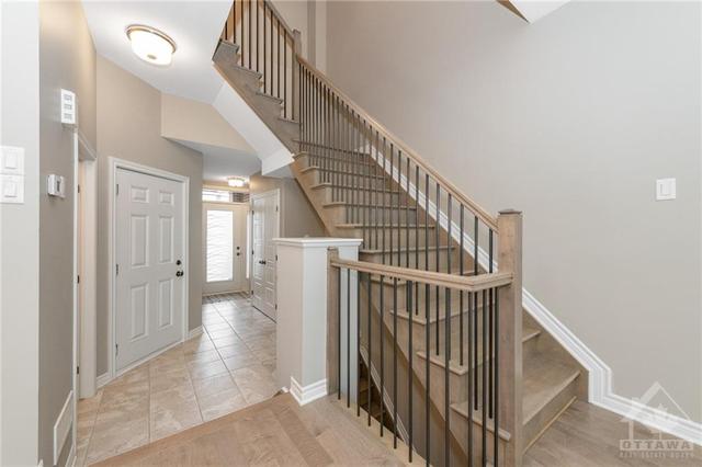 942 Geographe Terrace, Townhouse with 3 bedrooms, 3 bathrooms and 3 parking in Ottawa ON | Image 4