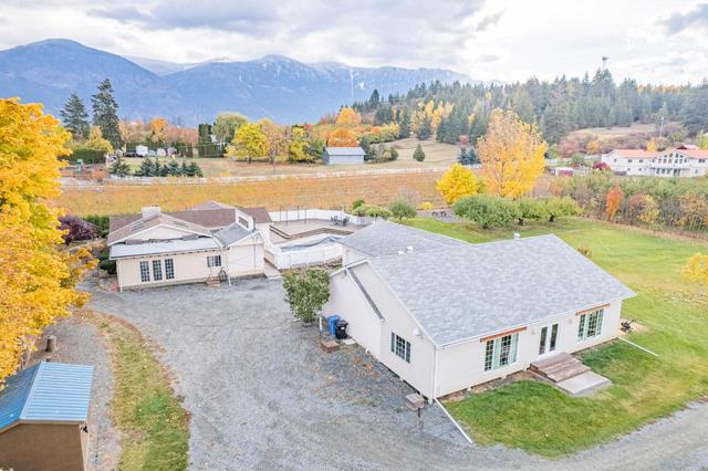2819 Erickson Road, House detached with 3 bedrooms, 2 bathrooms and null parking in Central Kootenay B BC | Image 5