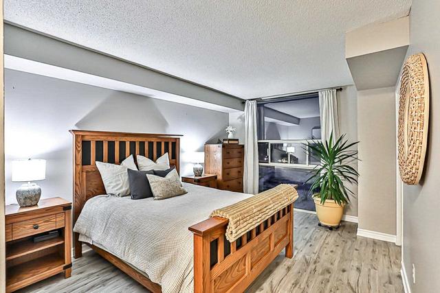 1002 - 30 Harding Blvd W, Condo with 2 bedrooms, 2 bathrooms and 2 parking in Richmond Hill ON | Image 19
