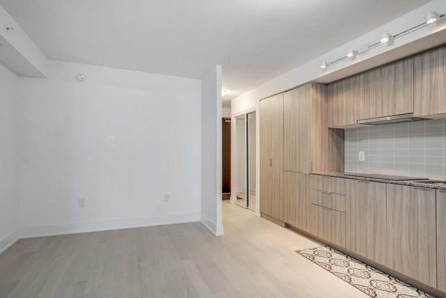 1318 - 955 Bay St, Condo with 0 bedrooms, 1 bathrooms and 0 parking in Toronto ON | Image 4