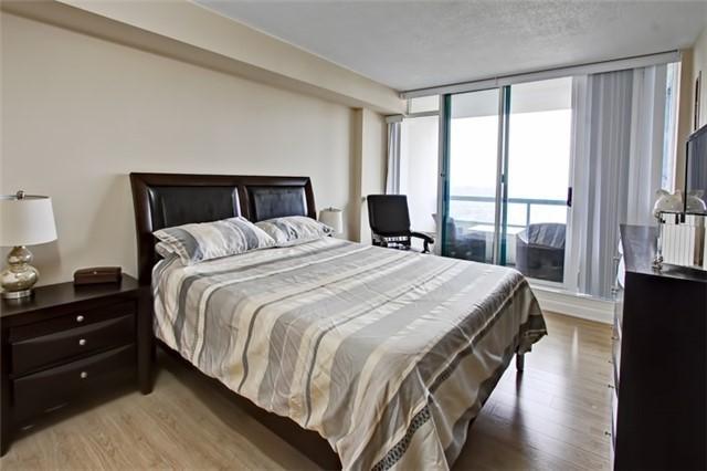 2414 - 550 Webb Dr, Condo with 2 bedrooms, 1 bathrooms and 2 parking in Mississauga ON | Image 11