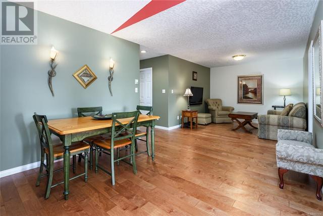 8 - 417 Heather Crt, House attached with 2 bedrooms, 2 bathrooms and 2 parking in Comox BC | Image 3