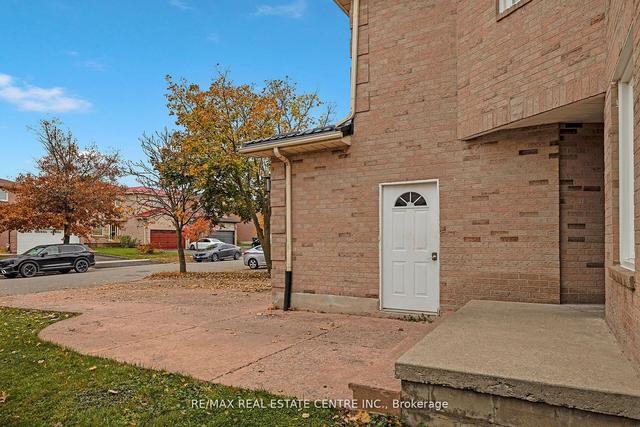 23 Kirk Dr, House detached with 5 bedrooms, 5 bathrooms and 7 parking in Brampton ON | Image 26