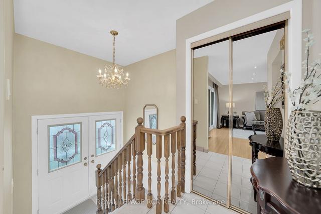 9 Slane Crt, House semidetached with 3 bedrooms, 2 bathrooms and 4 parking in Toronto ON | Image 23
