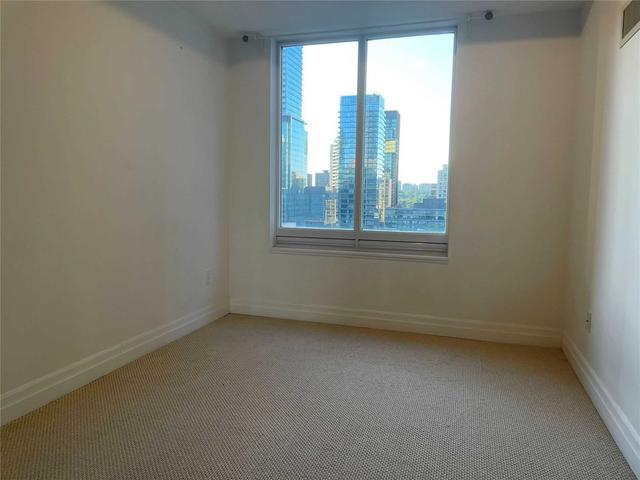 1003 - 35 Balmuto St, Condo with 1 bedrooms, 1 bathrooms and 0 parking in Toronto ON | Image 4