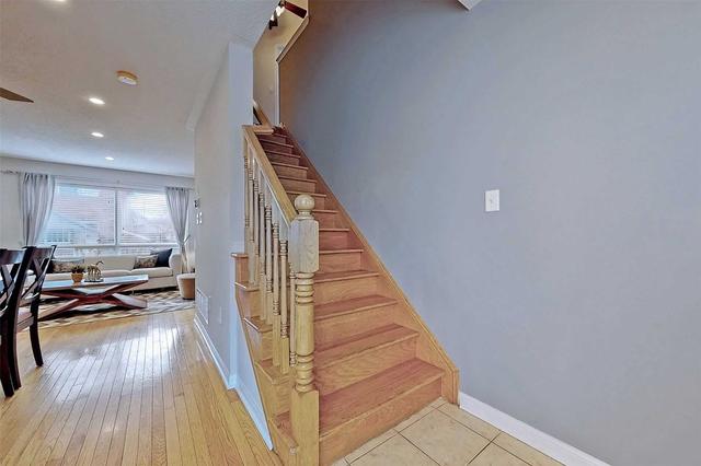 1112 Barr Cres, House semidetached with 3 bedrooms, 3 bathrooms and 3 parking in Milton ON | Image 12