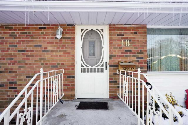 18 Suburban Dr, House detached with 3 bedrooms, 1 bathrooms and 3 parking in Mississauga ON | Image 34