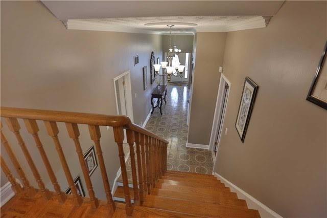 Up2Lvls - 287 Paisley Blvd W, House detached with 3 bedrooms, 2 bathrooms and 2 parking in Mississauga ON | Image 13