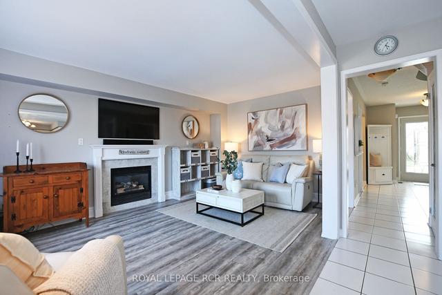 271 Rhodes Circ, House detached with 4 bedrooms, 4 bathrooms and 6 parking in Newmarket ON | Image 11