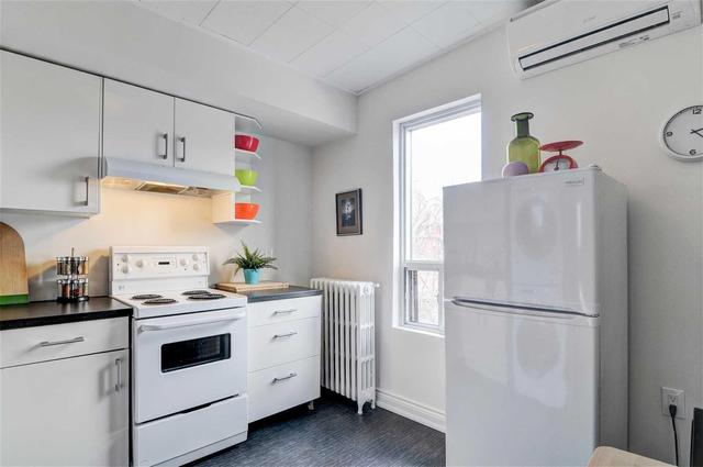 81 Shaw St, House attached with 3 bedrooms, 2 bathrooms and 1 parking in Toronto ON | Image 14