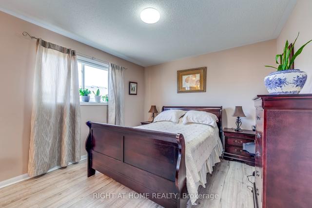 695 Edwards Ave W, House attached with 3 bedrooms, 3 bathrooms and 3 parking in Milton ON | Image 3