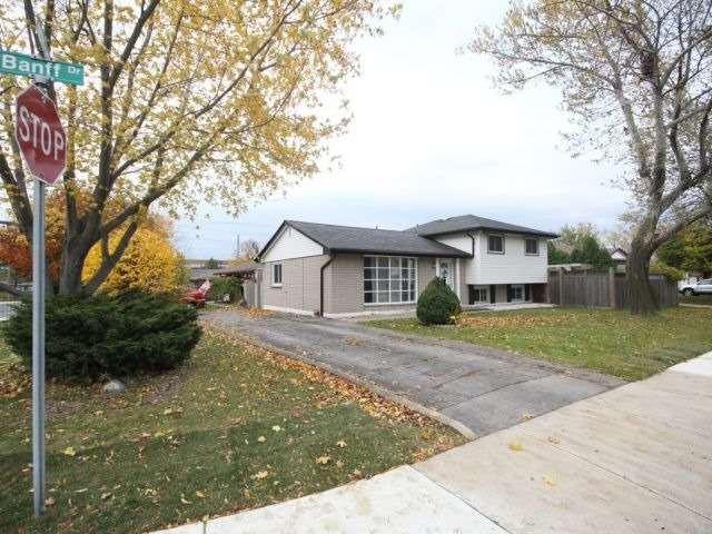 3 Banff Dr, House detached with 3 bedrooms, 2 bathrooms and 4 parking in Hamilton ON | Image 3
