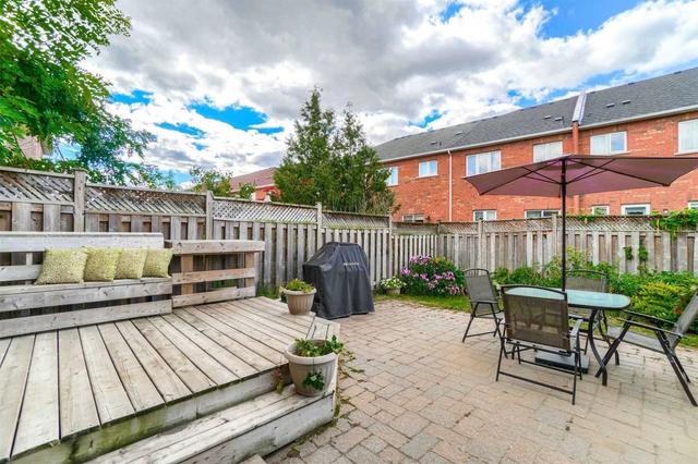10 Daniel Reaman Cres, House attached with 3 bedrooms, 3 bathrooms and 3 parking in Vaughan ON | Image 19