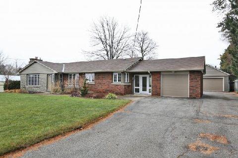 855 Centre Rd, House detached with 2 bedrooms, 2 bathrooms and 8 parking in Hamilton ON | Image 1