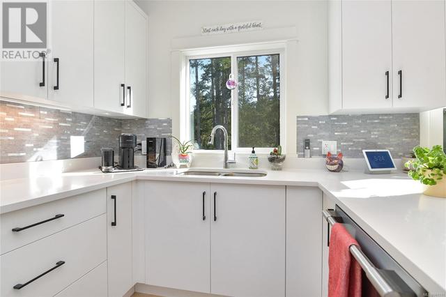 861 Tomack Loop, House detached with 4 bedrooms, 4 bathrooms and 3 parking in Langford BC | Image 8