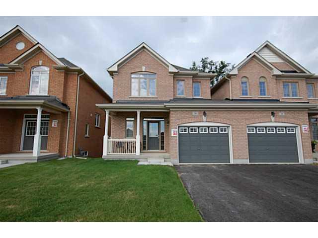 36 Forsyth Cres, House attached with 3 bedrooms, 3 bathrooms and null parking in Barrie ON | Image 1