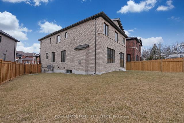 135 Courvier Cres, House detached with 4 bedrooms, 5 bathrooms and 4 parking in Clarington ON | Image 23