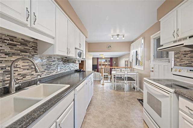 943 Pembridge Crescent, House detached with 4 bedrooms, 2 bathrooms and 4 parking in Kingston ON | Image 4