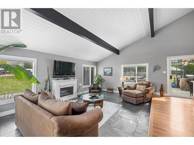 1047 Cascade Place, House detached with 4 bedrooms, 2 bathrooms and 6 parking in Kelowna BC | Image 15