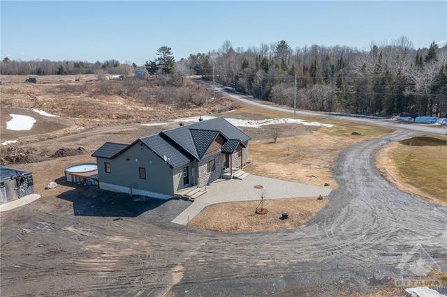 245 Concession 7 Road, House detached with 2 bedrooms, 3 bathrooms and 20 parking in Alfred and Plantagenet ON | Image 27